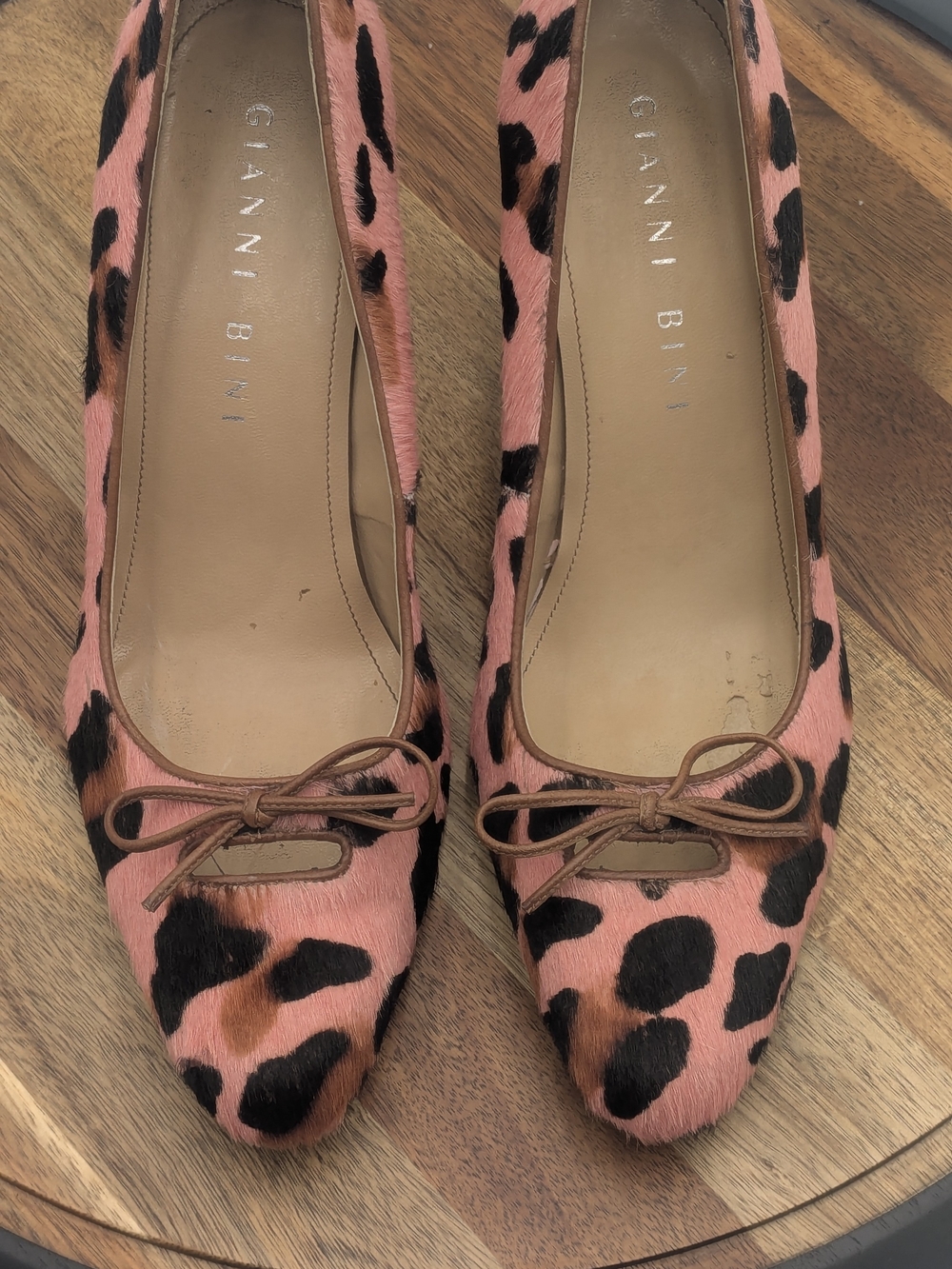 Gianni Bini Pink Leopard Calf Hair Bow Pumps Heels Size 8M - Picture 4 of 12